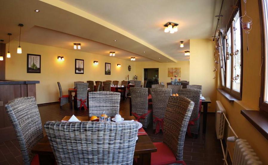 Šoporňa Relax Inn מראה חיצוני תמונה
