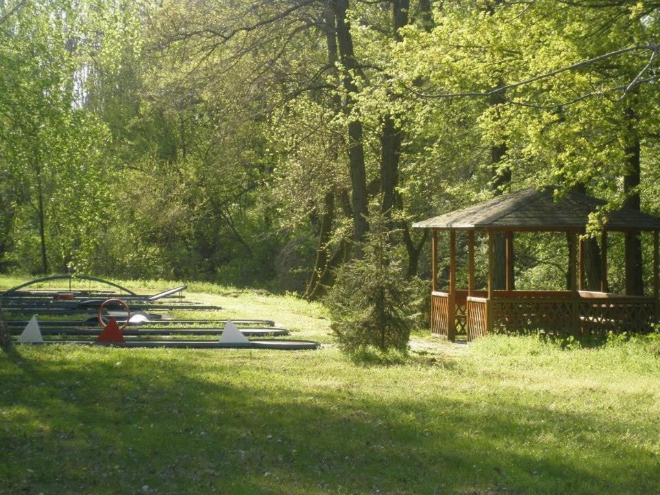 Šoporňa Relax Inn מראה חיצוני תמונה
